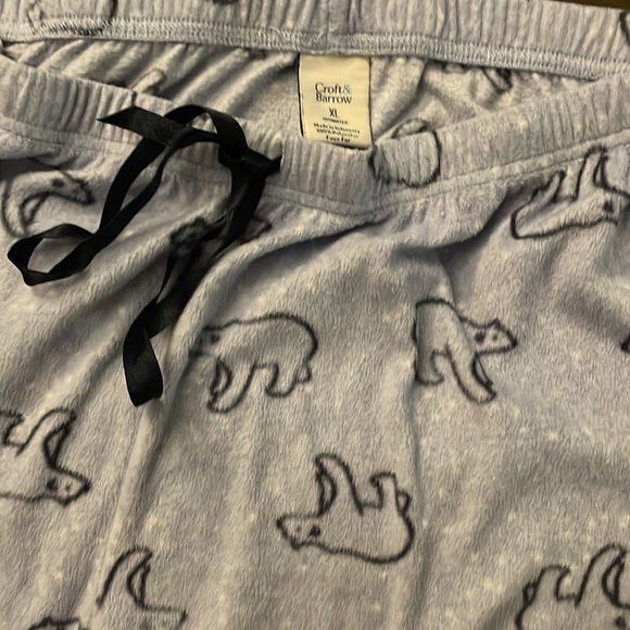 Woman - Picture 7 of 8